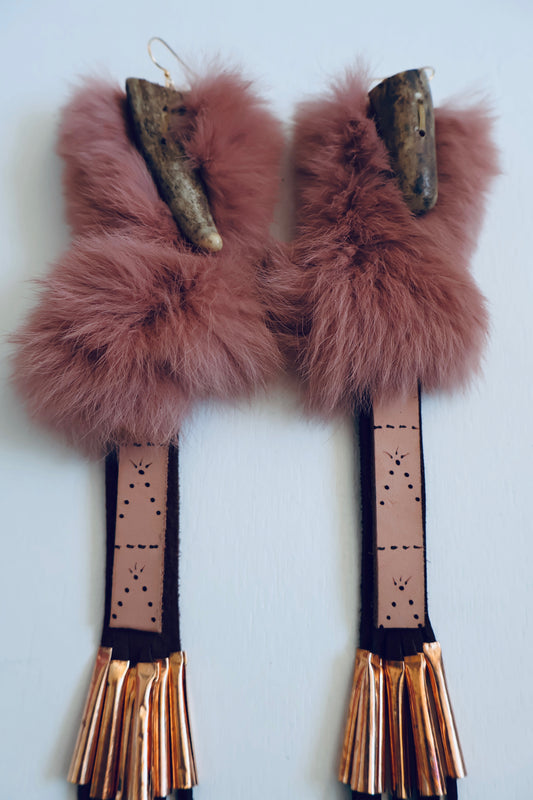 g̱anoots'its - neither man nor woman (Deer Antler)